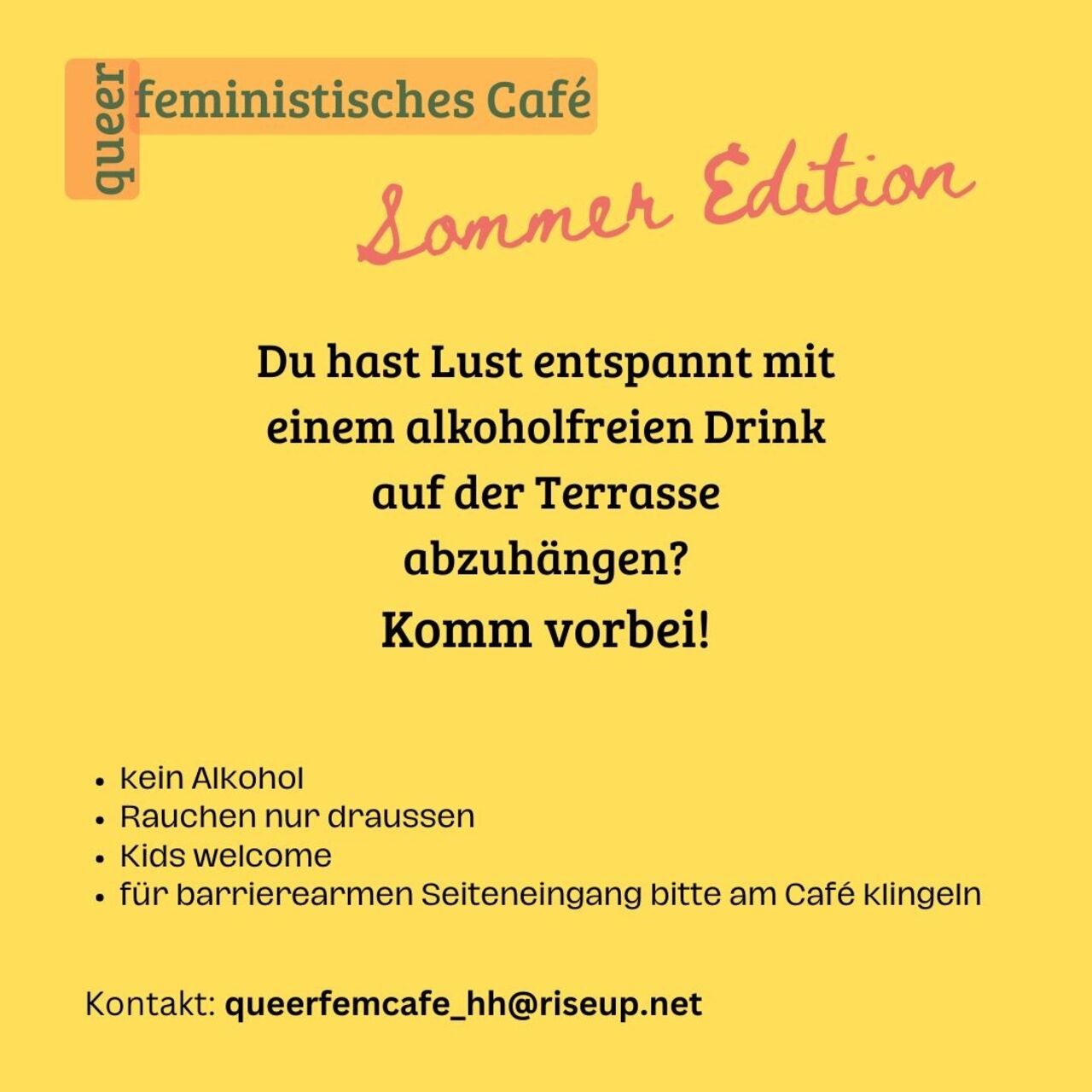 Gelber Hintergrund mit Cocktailglas (gefüllt mit durchsichtiger Flüssigkeit & Limettenspalten) /2