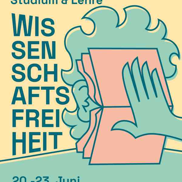 Illustration eines Plakats mit einem gelb-türkisen Hintergrund. Oben steht in grüner Schrift: „Bundeskongress Studium & Lehre“. Darunter ist das Wort „Wissenschaftsfreiheit“ in großer, grüner Blockschrift vertikal in Silben aufgeteilt. Rechts daneben ist eine grafische Darstellung eines Gesichts mit grünen Haaren, das von einem großen aufgeschlagenen Buch teilweise verdeckt wird. Eine grüne Hand ist auf das Buch gelegt. Unten steht in grüner Schrift: „20.–23. Juni Hamburg“. Rechts unten befindet sich das Logo des Veranstalters „fzs“ in Schwarz.