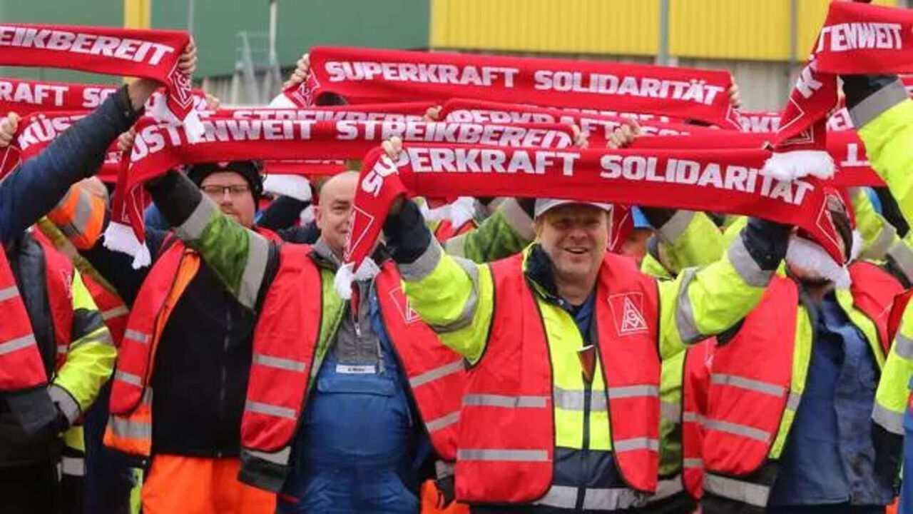 Aktionstag der IG-Metall Küste im Überseehafen in Rostock, am 7.11.2024, Solidarität und Haltung zeigen, gegen Ausgrenzung und Diskriminierung. Foto: IMAGO / BildFunkMV